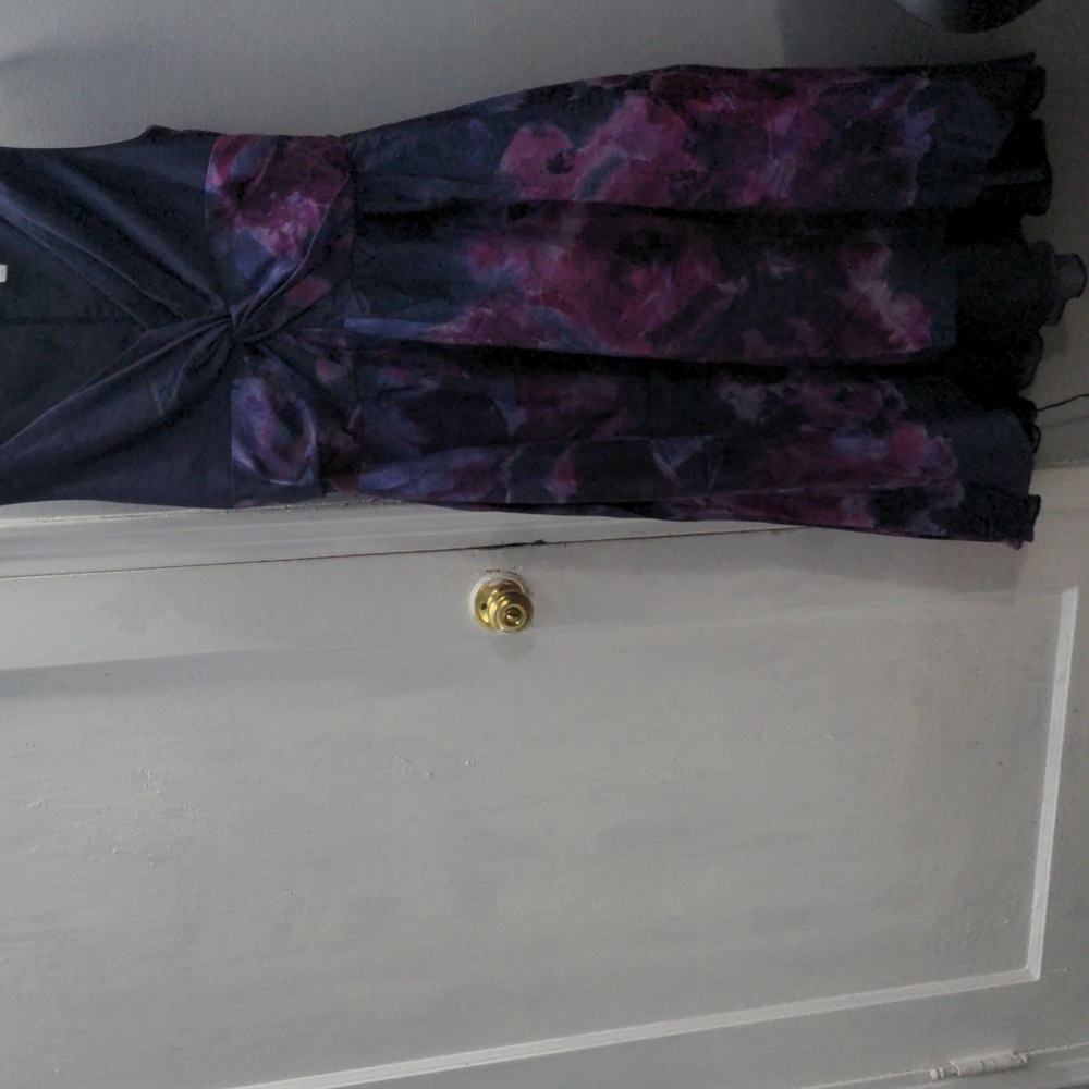 Dress - Picture 2 of 3